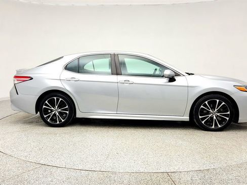 Used 2018 Toyota Camry SE w/ Convenience Package image 4