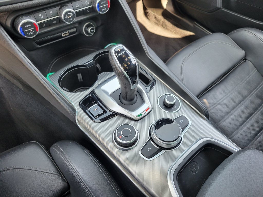 Used 2024 Alfa Romeo Giulia Veloce RWD image 16