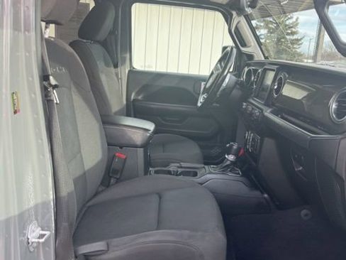 Used 2019 Jeep Wrangler Unlimited Sahara image 34