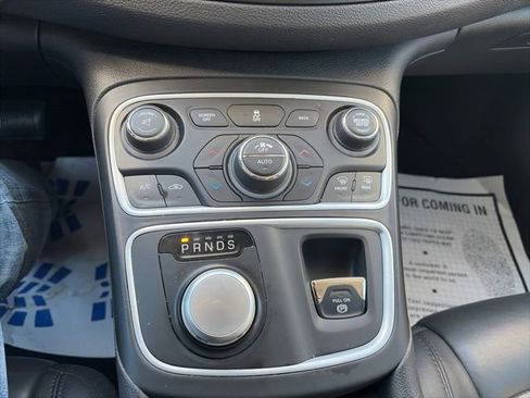 Used 2017 Chrysler 200 Limited Platinum w/ Comfort & Convenience Group image 19