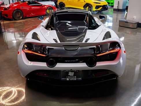 Used 2020 McLaren 720S Spider image 30