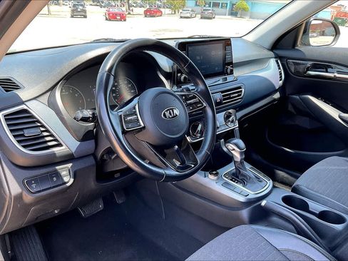 Used 2021 Kia Seltos S FWD image 2