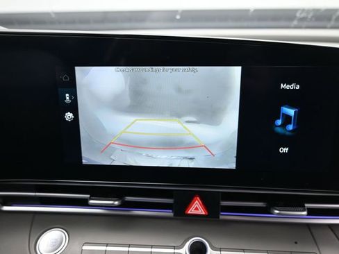 Used 2025 Hyundai Elantra SEL image 16