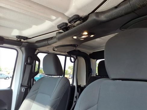 Used 2021 Jeep Gladiator Sport AWD/4WD image 13