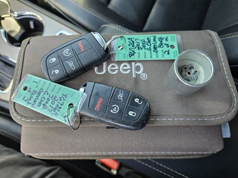 Used 2017 Jeep Grand Cherokee Overland AWD/4WD image 77