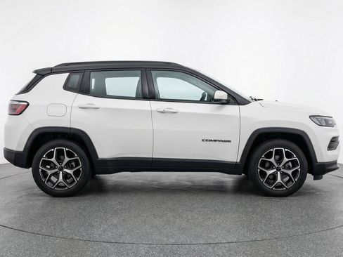 Used 2025 Jeep Compass Limited image 11