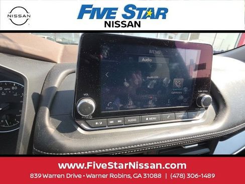 Used 2023 Nissan Rogue SV FWD image 17