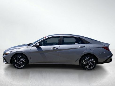Used 2025 Hyundai Elantra SEL FWD image 2