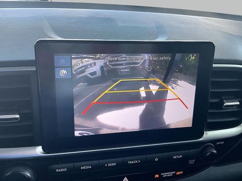 Used 2025 Hyundai Venue SE FWD image 26