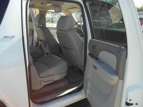 Used 2009 GMC Yukon XL SLT w/ SLT Chrome Edition image 11