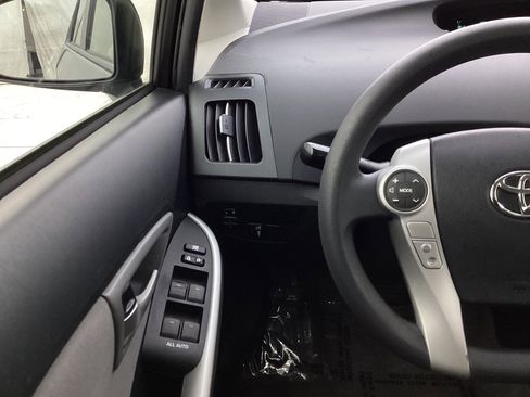 Used 2015 Toyota Prius Two image 32