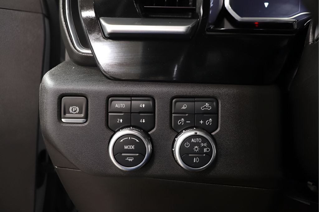 Used 2024 GMC Sierra 1500 Elevation w/ Elevation Premium Package AWD/4WD image 17