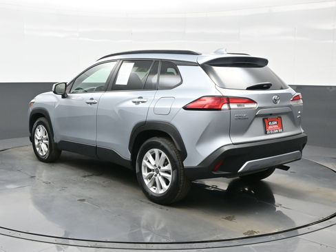Used 2024 Toyota Corolla Cross LE image 4