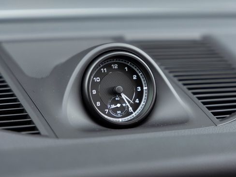 Used 2025 Porsche Macan image 16