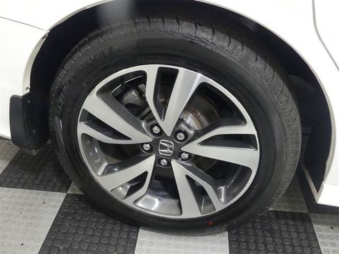 Used 2023 Honda Odyssey Touring image 17