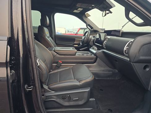 Used 2025 Ford Expedition Tremor AWD/4WD image 21