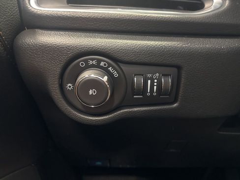 New 2026 Chrysler Pacifica Pinnacle image 21