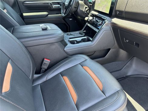Used 2024 GMC Sierra 3500 AT4 w/ AT4 Premium Plus Package AWD/4WD image 36