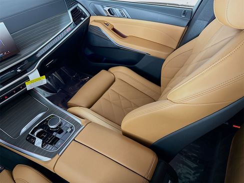 Used 2025 BMW X5 xDrive50e w/ Parking Assistance Package image 24