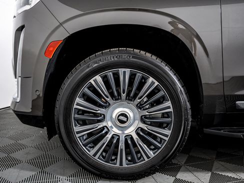 Used 2021 Cadillac Escalade Premium Luxury AWD/4WD image 6