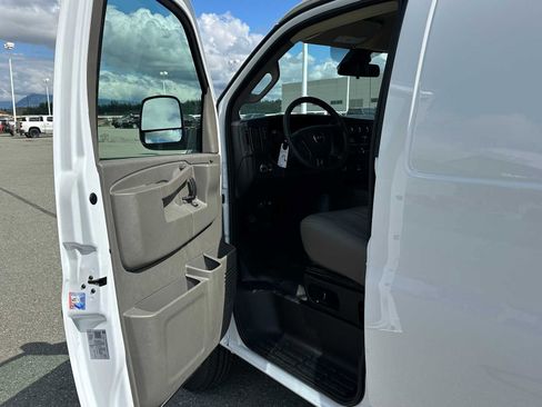 New 2025 GMC Savana 3500 Extended w/ Driver Convenience Package image 24
