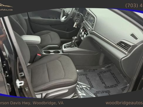Used 2019 Hyundai Elantra SE w/ Cargo Package FWD image 17