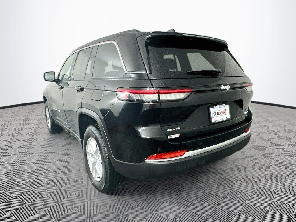 Certified 2024 Jeep Grand Cherokee Laredo X w/ Luxury Tech Group I AWD/4WD image 8