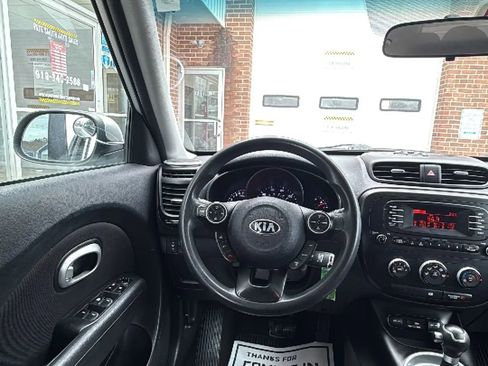 Used 2015 Kia Soul EV image 18