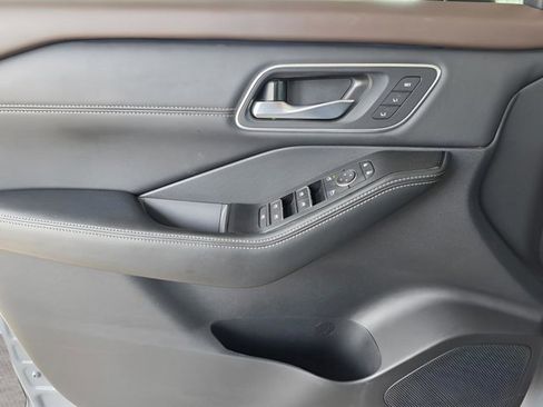 Certified 2023 Nissan Rogue Platinum w/ Platinum Premium Package FWD image 28