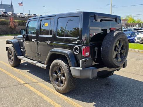 Used 2016 Jeep Wrangler Unlimited Sahara w/ Connectivity Group AWD/4WD image 6