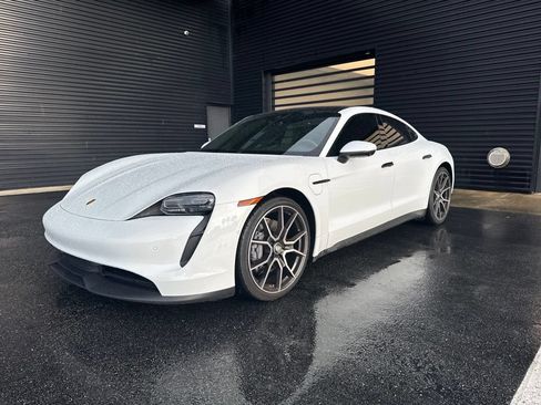 Used 2022 Porsche Taycan RWD image 1