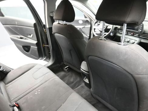 Certified 2025 Hyundai Elantra SE image 15