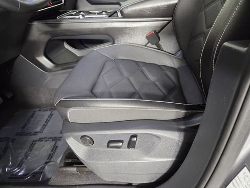 Used 2025 Volkswagen Atlas SE image 13