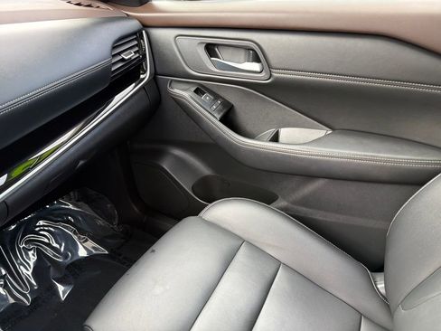 Used 2023 Nissan Rogue SL image 31