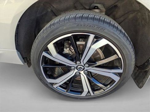 Used 2022 Volvo XC60 B5 R-Design w/ Advanced Package image 9