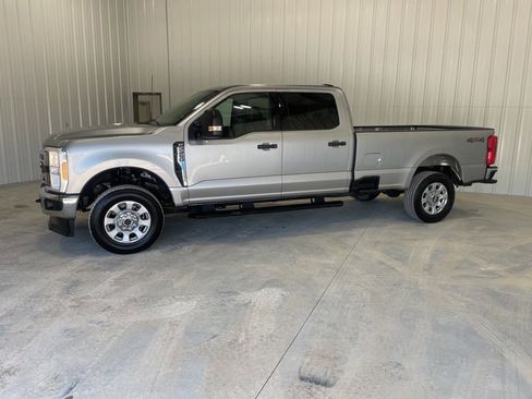 Used 2024 Ford F250 XLT image 3