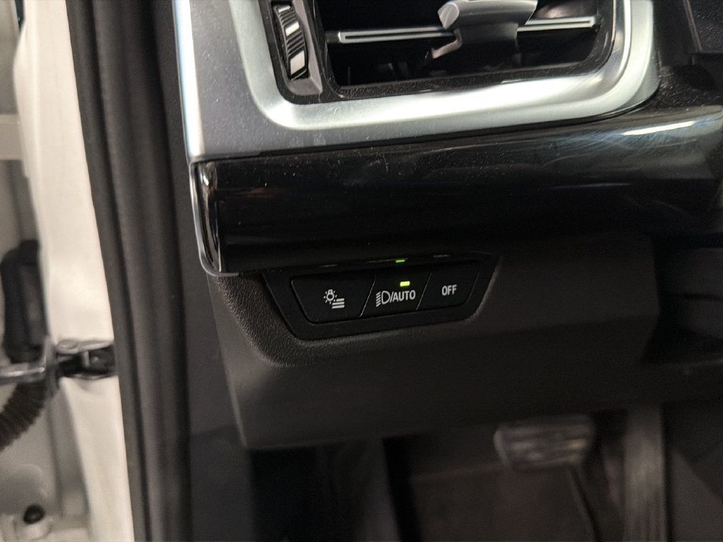 Used 2025 BMW X1 xDrive28i AWD/4WD image 18