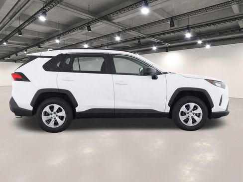 Used 2021 Toyota RAV4 LE AWD/4WD image 8