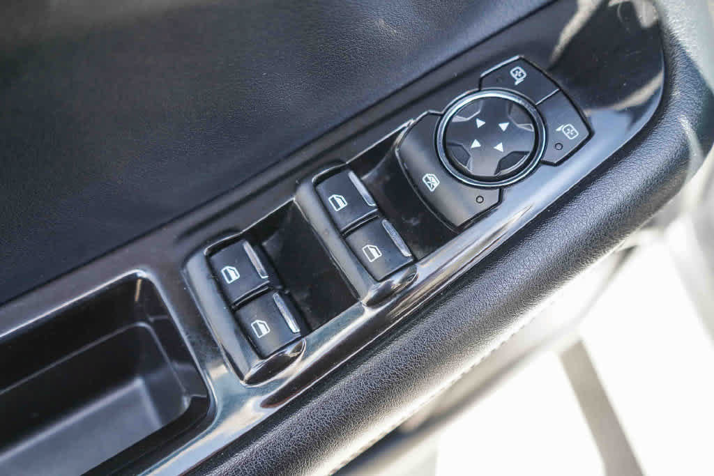 Used 2015 Ford Edge SEL w/ Equipment Group 201A FWD image 23
