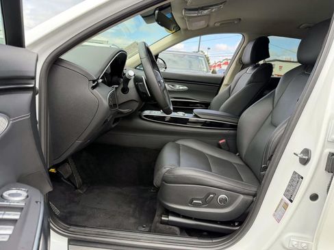 Certified 2025 Genesis GV70 2.5T AWD/4WD image 10