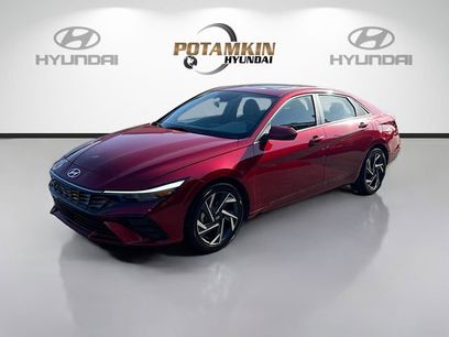 Used 2025 Hyundai Elantra SEL w/ Cargo Package