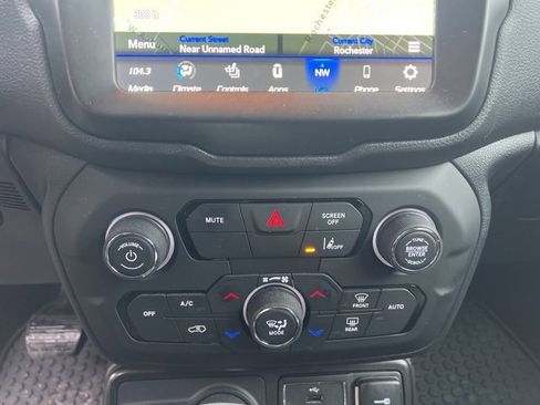 Used 2022 Jeep Renegade Limited image 26