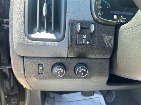 Used 2021 Chevrolet Colorado Z71 w/ Safety Package AWD/4WD image 18