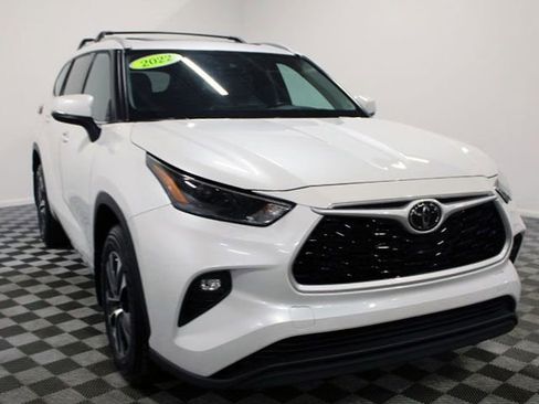Used 2022 Toyota Highlander XLE image 8