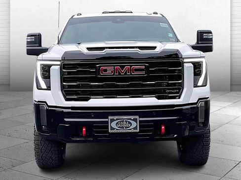 Used 2024 GMC Sierra 2500 AT4X image 2