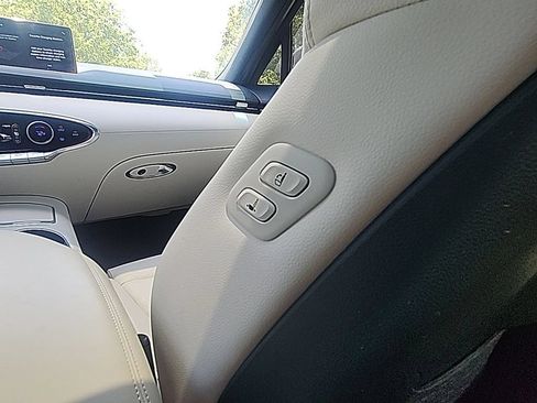 Used 2025 Genesis Electrified GV70 AWD/4WD image 25