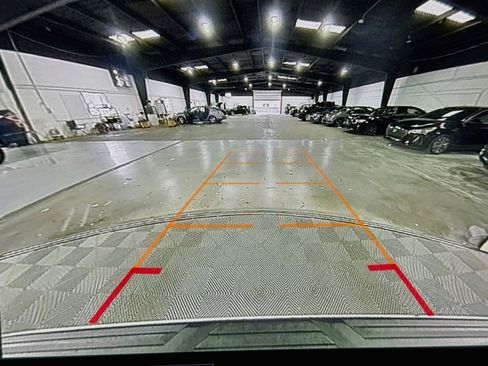 Used 2025 GMC Yukon XL Denali RWD image 17