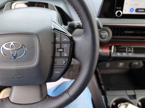 Used 2025 Toyota Prius Plug-In Hybrid FWD image 20