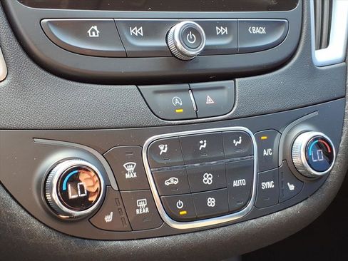 Used 2022 Chevrolet Malibu LT image 25