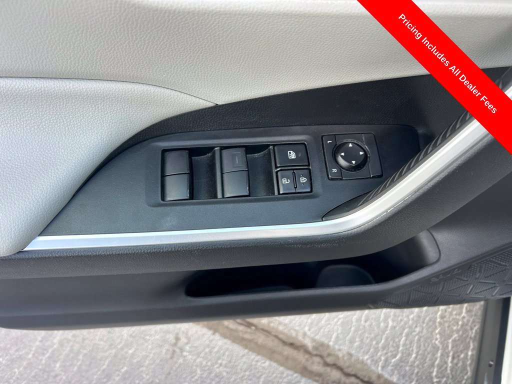 Used 2021 Toyota RAV4 XLE w/ Convenience Package FWD image 5